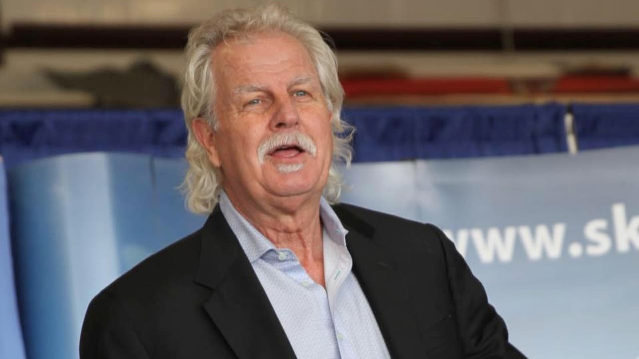 <h3 class="cms-H3-H3">Grand Prairie: Ron Jensen continuará como alcalde </h3>
<br>En Grand Prairie,
<b>el actual alcalde Ron Jensen fue reelecto.</b> Conocido por su estilo directo y su enfoque en desarrollo económico, Jensen ha liderado importantes transformaciones urbanas en los últimos años. Durante su campaña,
<b>habló de seguir modernizando la ciudad sin perder su esencia comunitaria</b>. Aunque no es hispano,
<b> ha mostrado apertura a colaborar con organizaciones hispanas</b>, algo clave en una ciudad donde
<b>casi la mitad de los residentes son de origen hispano</b>.
<br>
<b>📍Dato clave:</b> Jensen ha impulsado eventos multiculturales y programas bilingües en colaboración con escuelas.