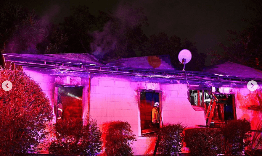 2 bomberos de Fort Worth sufren heridas mientras intentaban controlar un incendio en una casa 