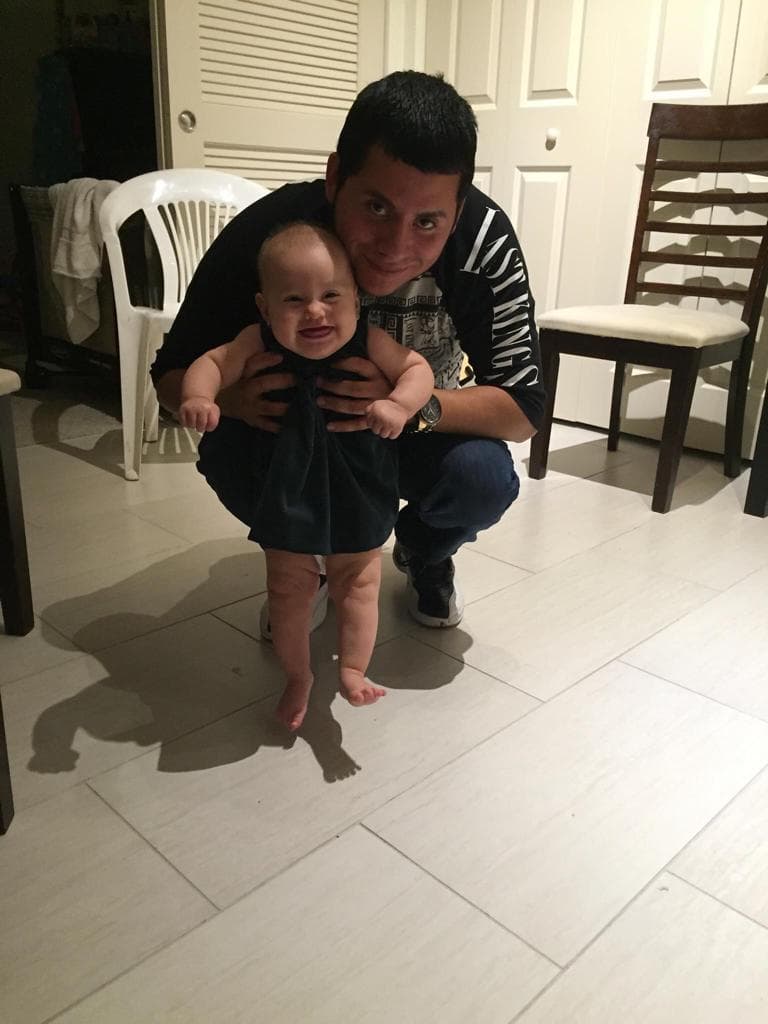 En el 2014, se convirtió en padre por primera vez de una niña llamada Hailey Frank. Desde el primer día cuando nacieron sus hijas, publicaba fotos compartiendo con ellas.