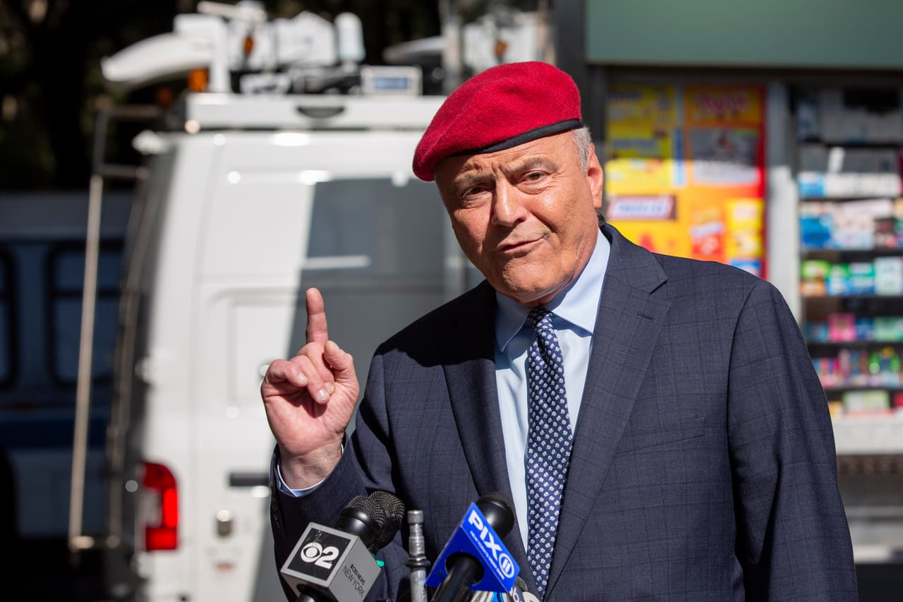 <b>Curtis Sliwa</b>
<br>Un portavoz de campaña de Curtis Sliwa afirmó que el republicano es el único capaz de vencer a Mamdani en las elecciones. Aseguró que su equipo cuenta con los recursos, la financiación y las soluciones necesarias para mantener a los trabajadores en Nueva York y garantizar su seguridad.