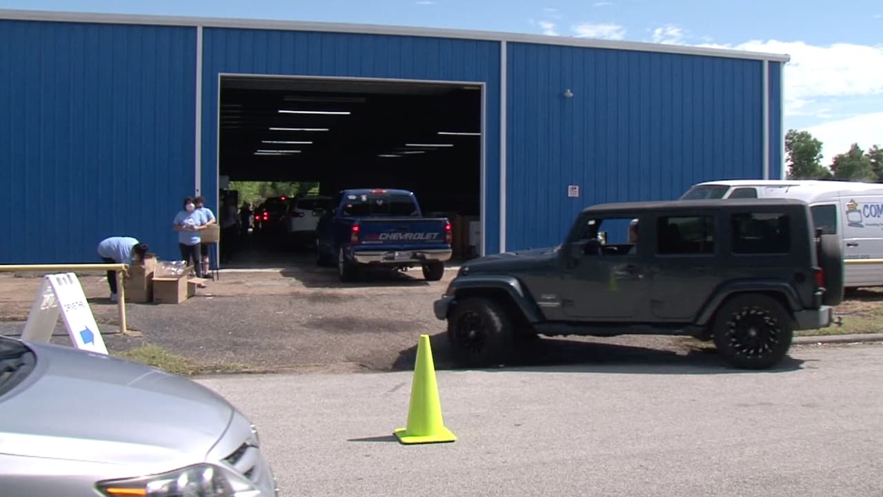 De acuerdo con los organizadores, el objetivo del evento fue entregar las computadoras a niños que no tienen una en casa y la necesitan para tomar las clases en línea.