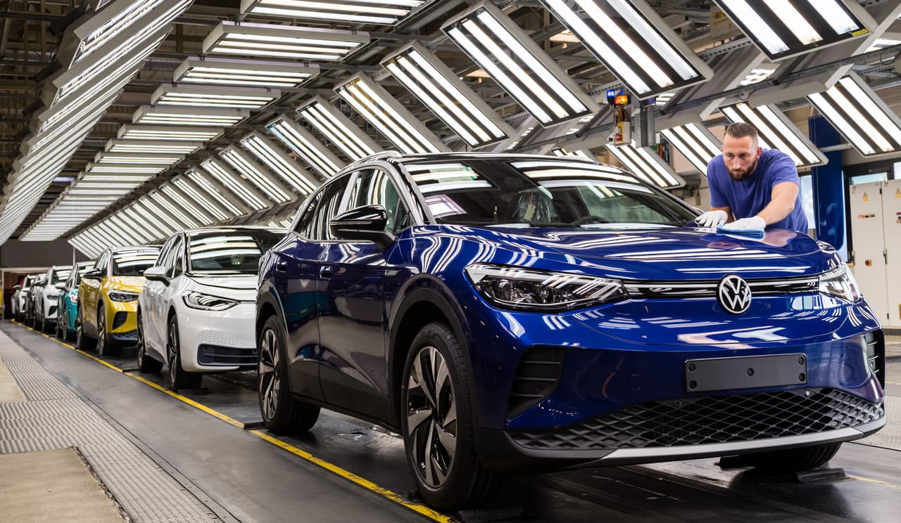 <h3 class="cms-H3-H3"><b>Recuperación en las ventas de carros nuevos pero no a los niveles de 2019</b></h3>
<br>
<br>Según un análisis de Fitch Rating, se espera que las ventas de vehículos ligeros en Estados Unidos sean de 15.6 millones para 2021, casi un 10% más de lo inicialmente pronosticado para 2020. No obstante, este pronóstico supone que las condiciones macroeconómicas mejoren y que además no sean impuestas nuevas órdenes de confinamiento.