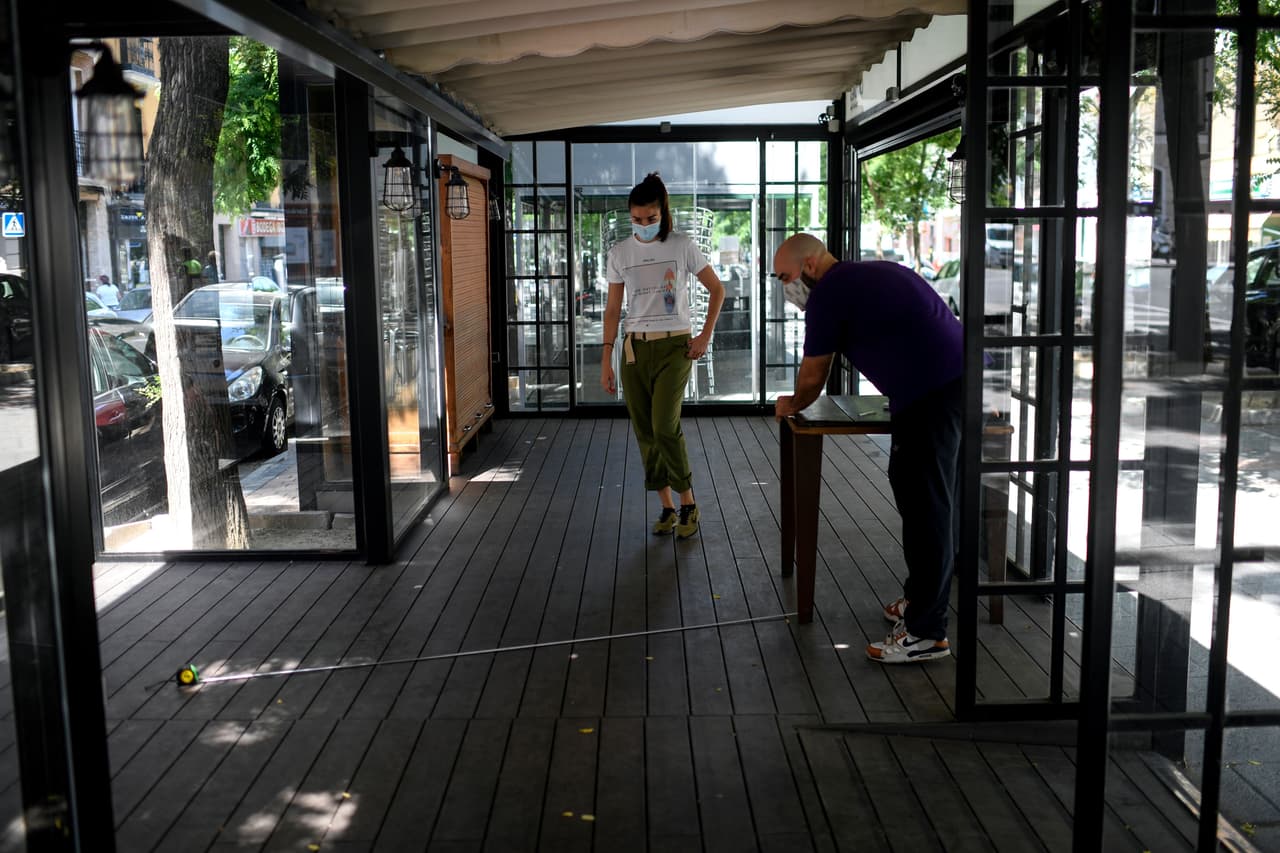 El gobernador de Illinois publica pautas de la Fase 3 para que los negocios reabran en medio del coronavirus