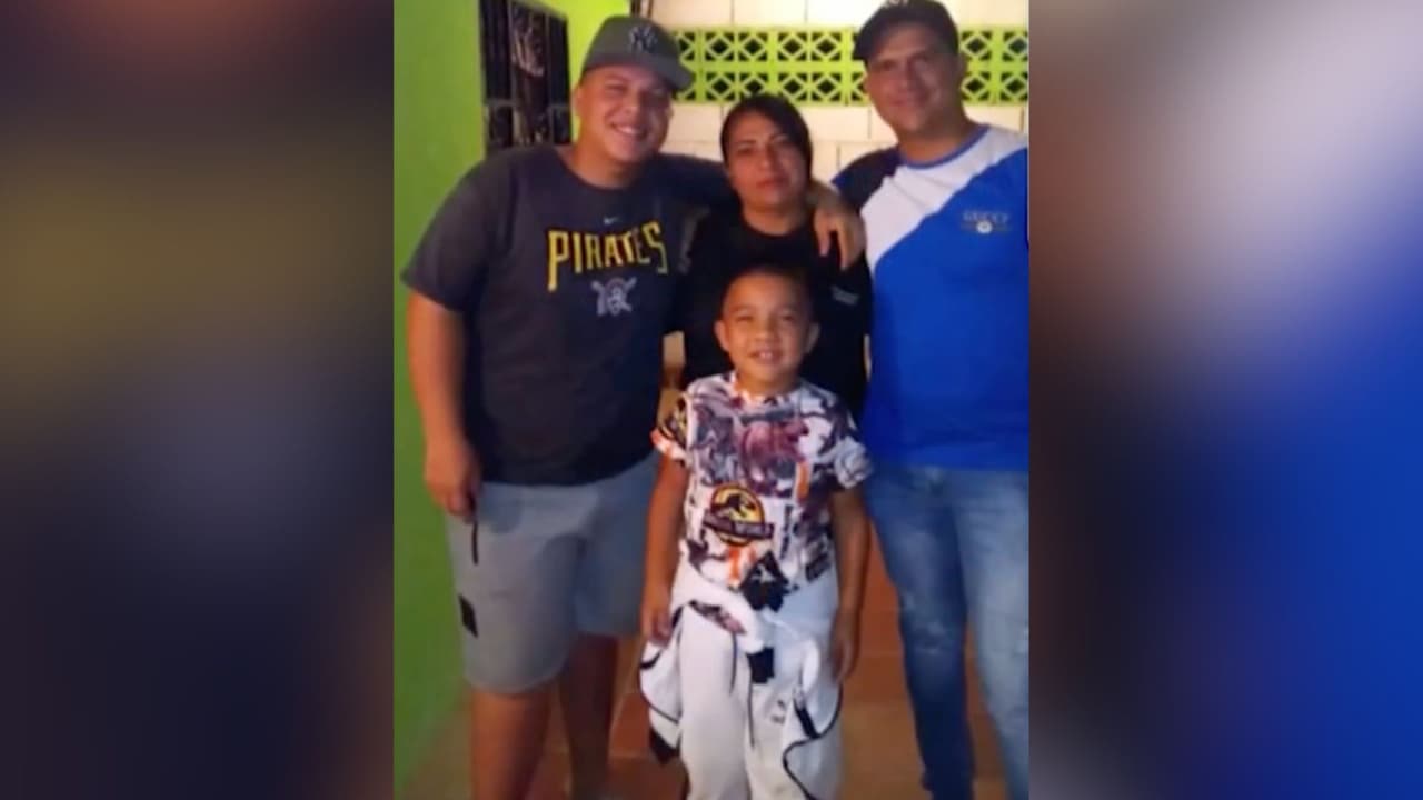 Niño hispano queda solo y a la deriva en Texas tras deportación de su madre y el arresto de su padre