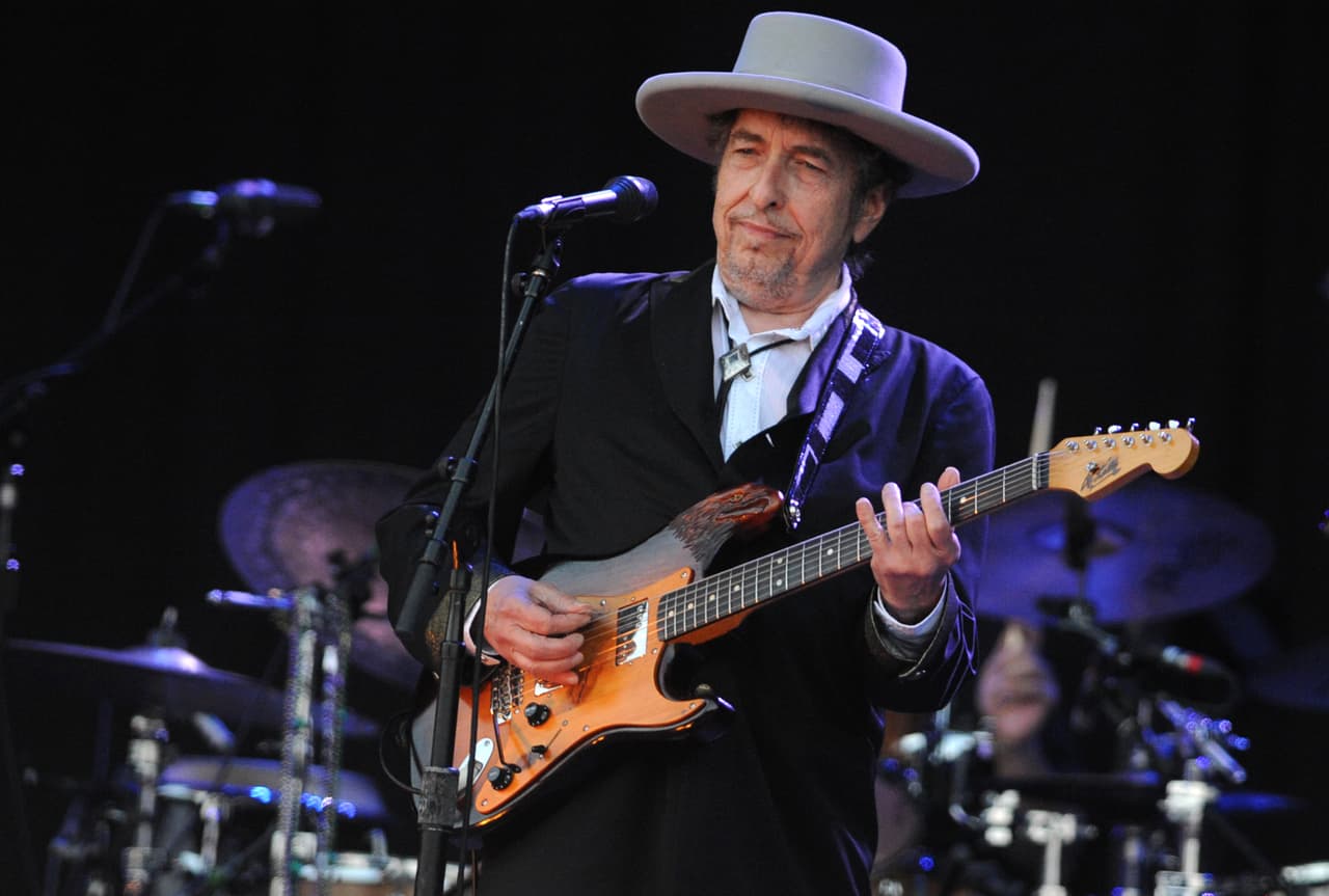 Bob Dylan recoge el Nobel de Literatura en un encuentro "pequeño e íntimo" con la Academia Sueca 