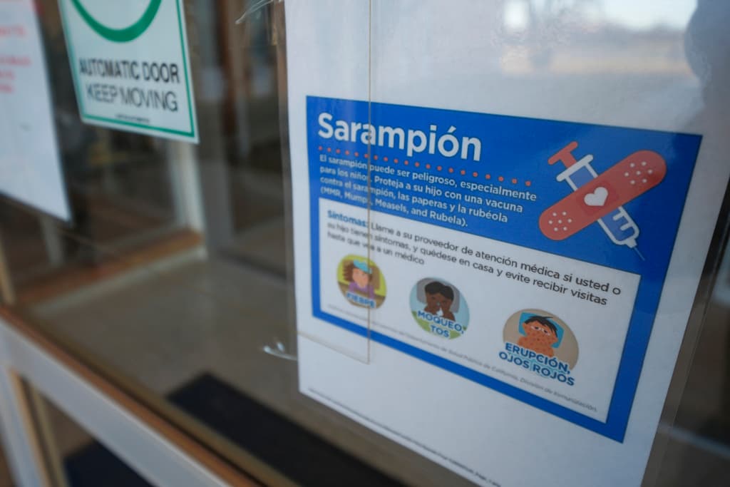 Muere un segundo niño por causas relacionadas con el sarampión en Texas; Kennedy visita el estado