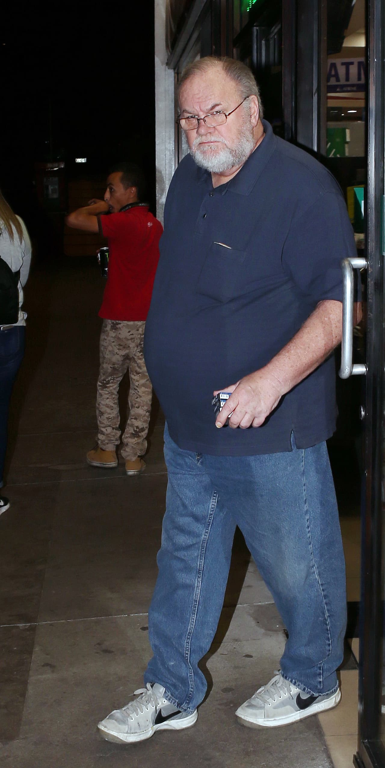 Según el Daily Mail, Markle les dice a sus vecinos: "¿han oído hablar de Meghan Markle? Yo soy su papá".