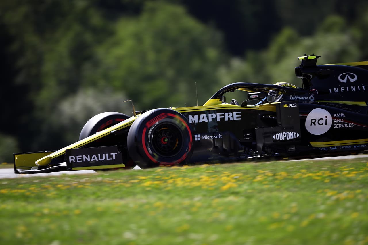 Este viernes los motores se prendieron en el Red Bull Ring, en Spielberg, para dar inicio al Gran Premio de Austria con las primeras dos sesiones libres. Charles Leclerc y Lewis Hamilton fueron los dos más rápidos en una jornada accidentada en la que Max Vertsappen, Valtteri Bottas, Sebastian Vettel, Pierre Gasly, entre otros, tuvieron inconvenientes.