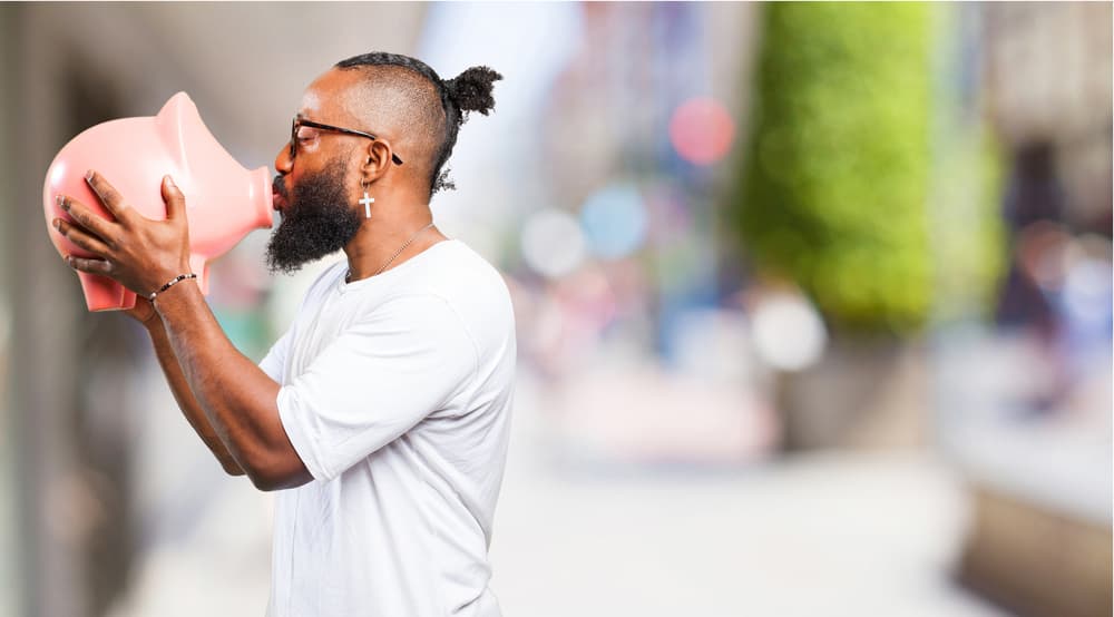 Sin embargo, Géminis, debes tener mucho cuidado con las
<b>imprudencias económicas</b> colocando tu dinero en manos de gentes que aparentemente están bien intencionadas, pero carecen de las calificaciones para ayudarte.