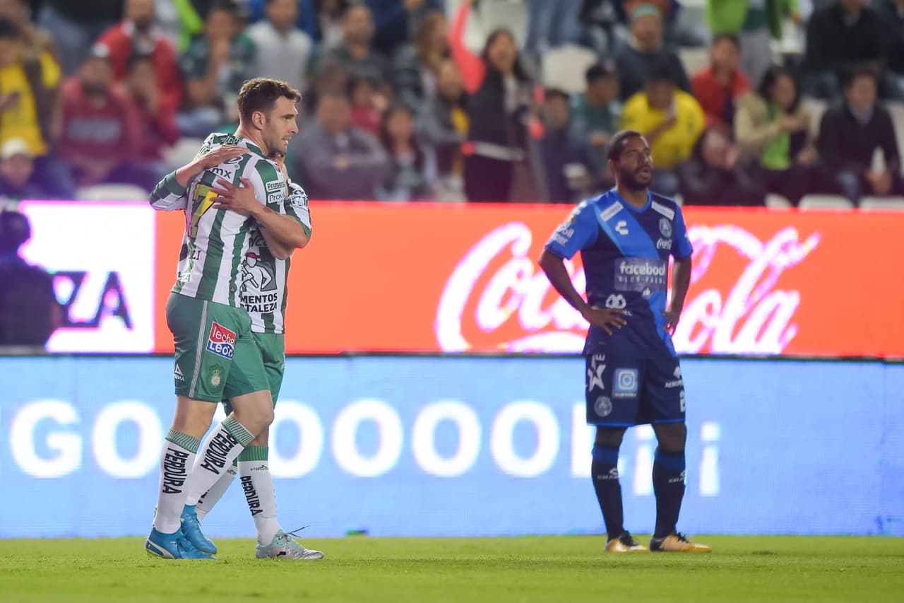 Dos minutos le bastaron al eterno goledor de los felinos Mauro Boselli para abrir el marcador.