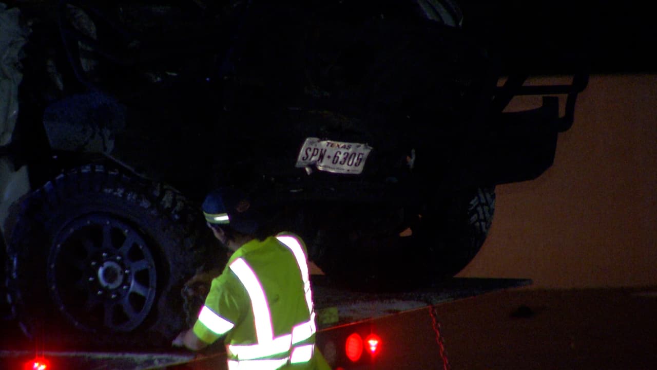 El conductor tuvo que se rescatado al quedar prensado en su camioneta y aún no se conoce su estado de salud.