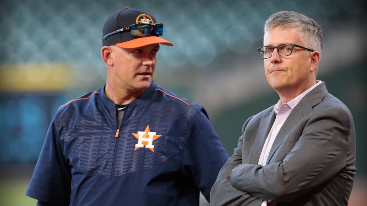 El mánager AJ Hinch y el gerente general Jeff Luhnow de los Houston Astros fueron despedidos tras la sanción que les impuso la organización de las Grandes Ligas por el escándalo de robo de señales.
