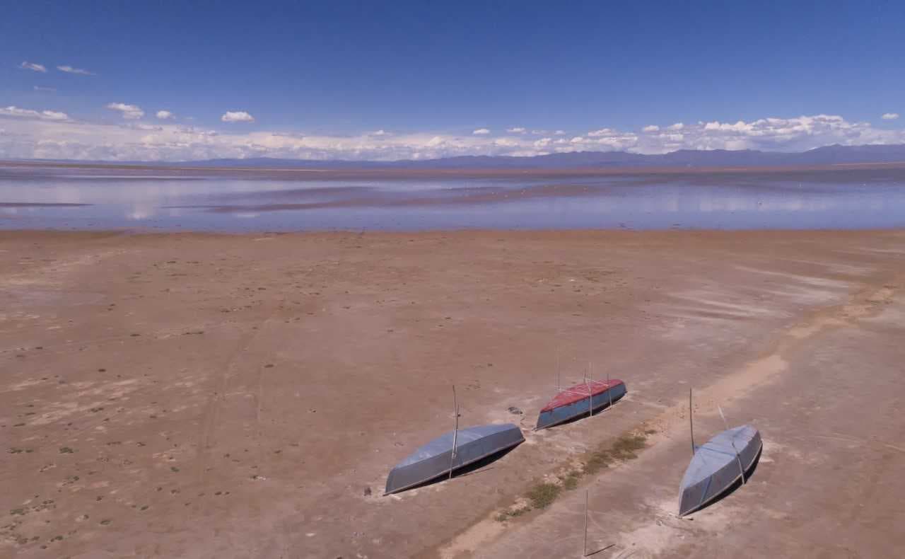 Sin embargo, aún es pronto para hablar de la recuperación del lago. Milton Pérez, agrónomo de la Universidad Técnica de Oruro (UTO), le dijo a Univision Noticias que habrá que esperar a finales de este año o comienzos del próximo para ver si continúan las precipitaciones que mantengan el espejo del agua.