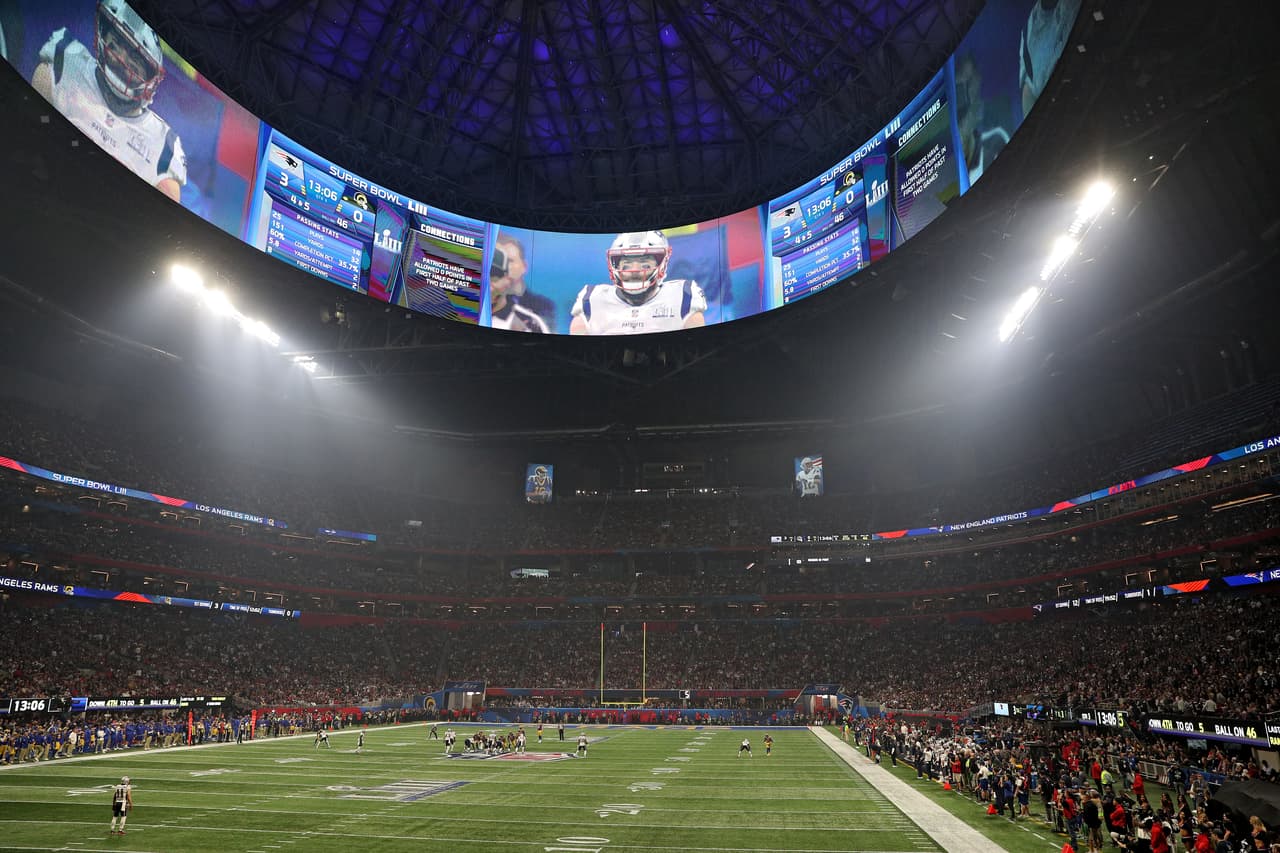 El Super Bowl es uno de los eventos deportivos más vistos a nivel mundial. En el medio tiempo del partido de fútbol americano se presentan grandes estrellas de la música, por lo que ese escenario es muy codiciado para los artistas.
<br>