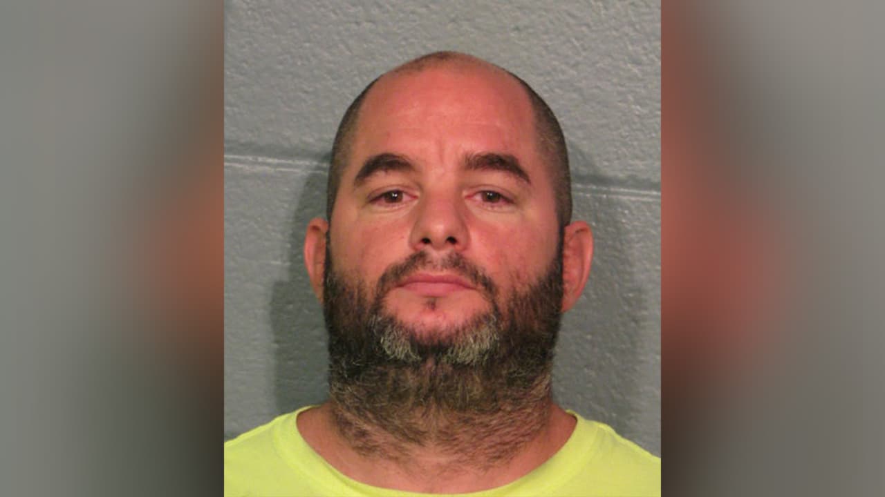 Nicholas Maxwell Dattile, enfrenta cargos de robo en casa habitación.