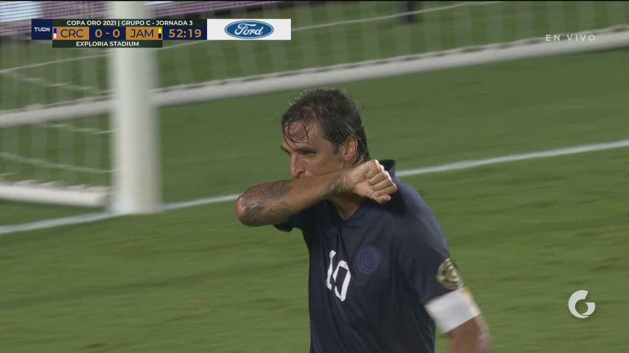 ¡Aparece el ‘Jefe’! Bryan Ruiz mete cabezazo implacable para el 1-0