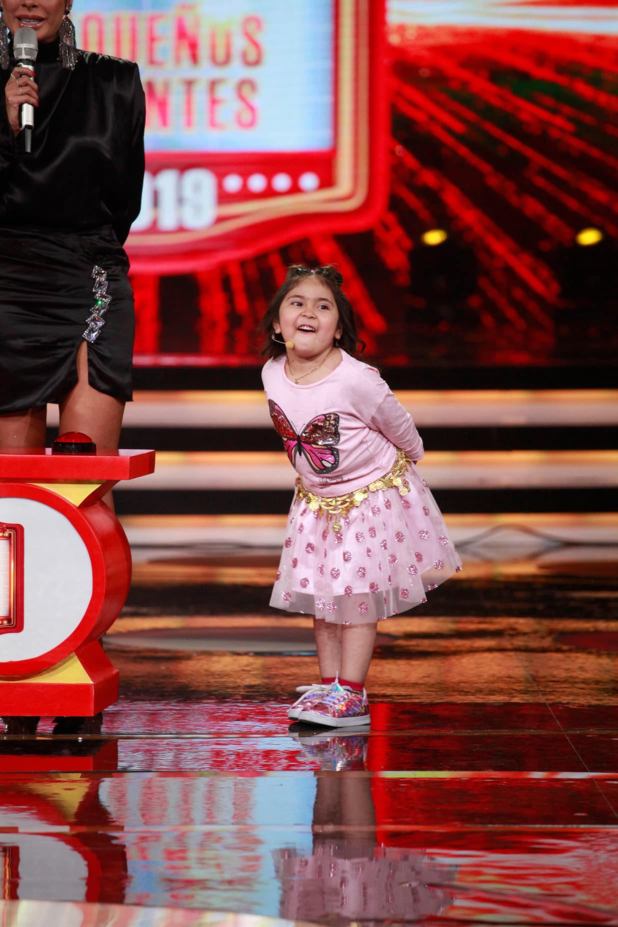 Fue al finalizar su participación en la botonera que Victoria se acercó a la presentadora para hacerle una dulce confesión: "Le dije a Galilea que me enamoré de él", 
<a href="https://www.univision.com/shows/pequenos-gigantes/galilea-montijo-estrenara-nuera-en-la-temporada-2019-de-pequenos-gigantes-video" target="_blank">dijo la pequeña ante nuestra cámara</a>.