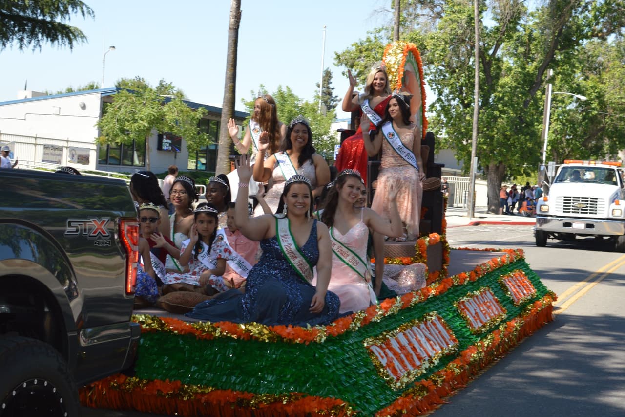 <b><a href="https://apricotfiesta.com/" target="_blank">La Fiesta del Damasco de Patterson</a> se realiza el próximo 29, 30, 31 de mayo en la ciudad de Patterson, </b>en el condado de Stanislaus. Puestos de comida y cerveza artesanal, un desfile comunitario, vendedores de artesanía, área para niños, concurso de belleza, torneo de lucha libre, y mucho más es lo que ofrece la versión número 50 de esta Fiesta en torno a los damascos.