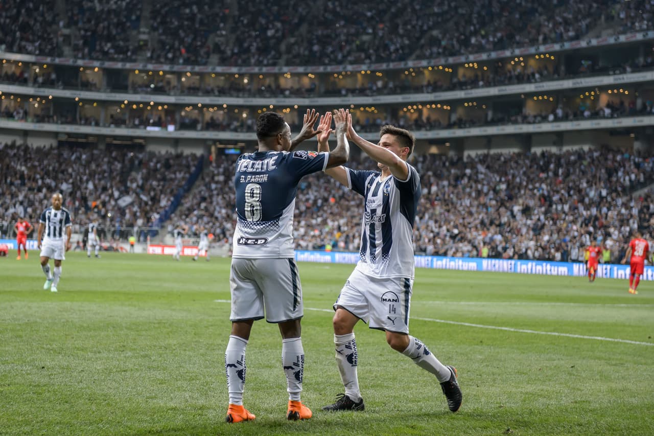 Mientras que el tercero es el
<b>BBVA Bancomer de Monterrey</b>, donde juegan de locales los Rayados. Tiene capacidad para 53,237 espectadores.
<br>