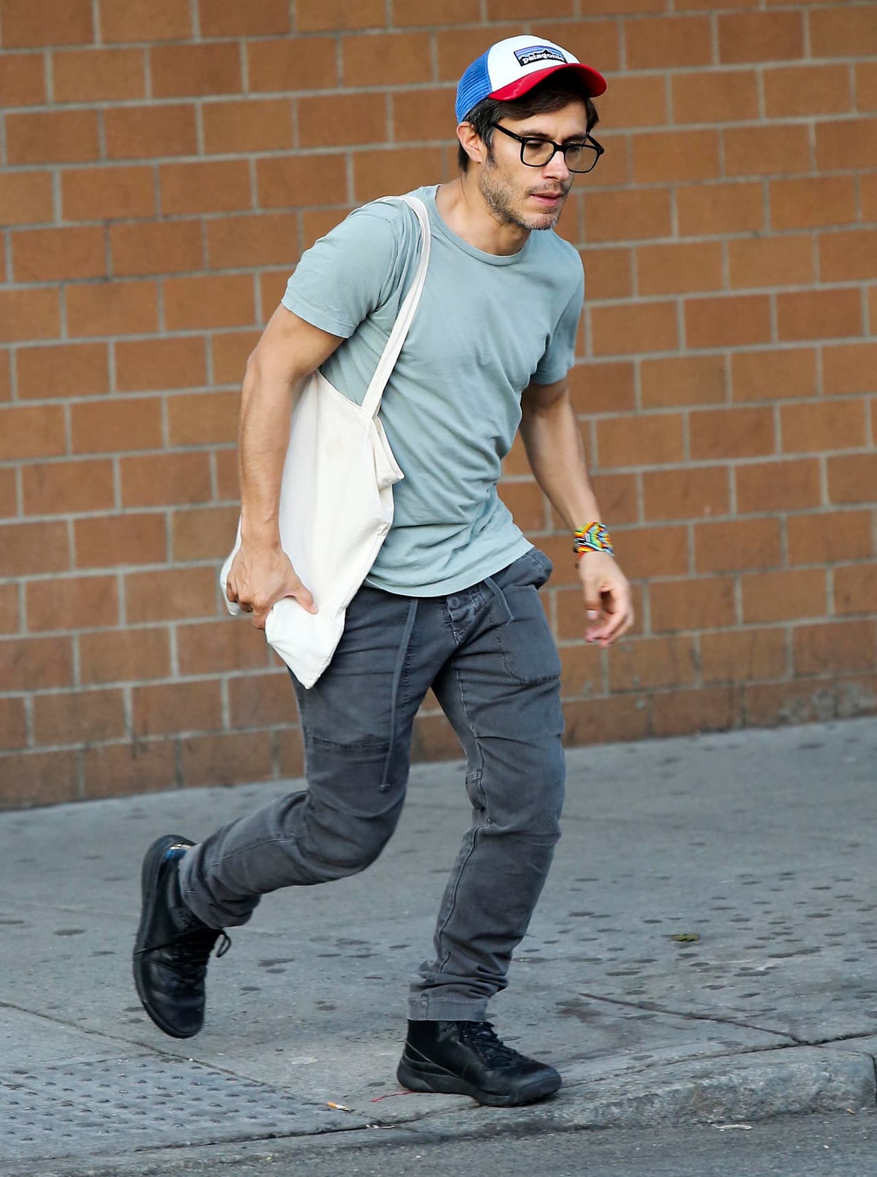 Y se llevó su bolsita repleta de compras.