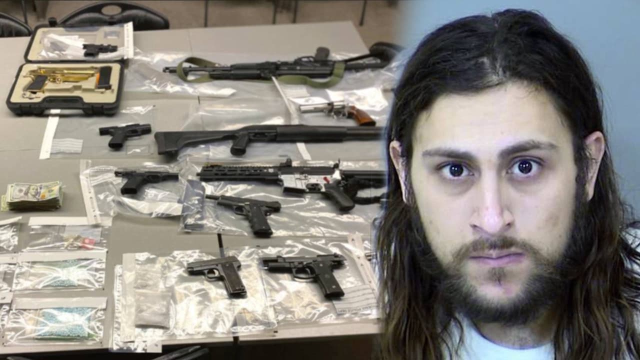 Una investigación policíaca en Phoenix terminó con el decomiso de varias armas, drogas y el arresto de un hombre cerca de la calle 25 y Greenway Road.