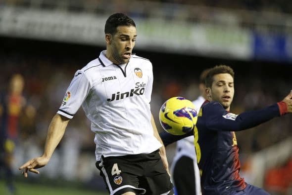 "Solía burlarse de otros jugadores que tenían amantes a la vuelta de la esquina [...] Él los llamó 'monstruos'. Pero peor, mintió a todos [...] 
<b>Él es el monstruo</b>", denunció.