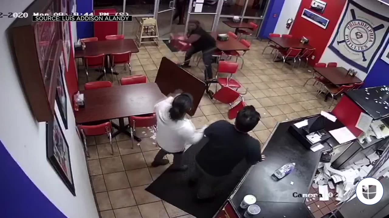 Mujer ataca a empleados porque no le gustó el sándwich que le dieron