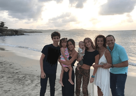 A través de sus redes sociales, Alan Tacher y su familia han compartido algunas imágenes de las divertidas vacaciones que están pasando.