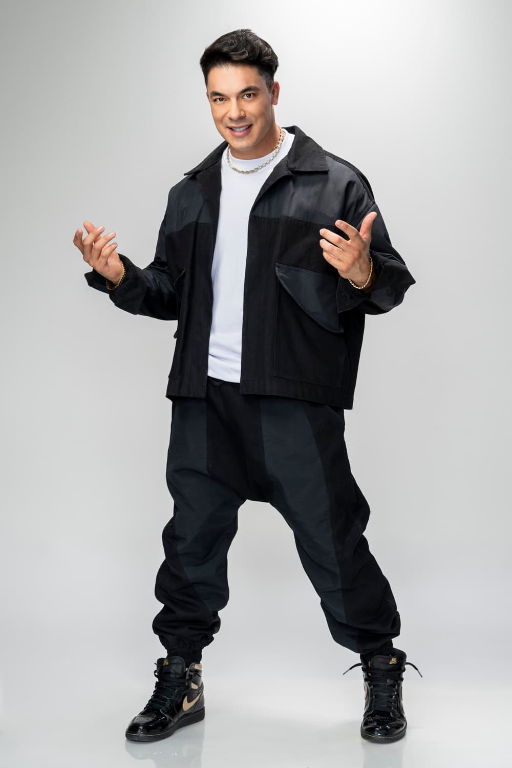 Es un cantante, actor, influencer y peleador profesional, nacido en México hace 35 años. Jawy Méndez es reconocido por su participación en el reality show 'Acapulco Shore'. Siempre se ha considerado un apasionado del ejercicio, la fiesta, la música y todo lo que tiene que ver con el mundo fitness.