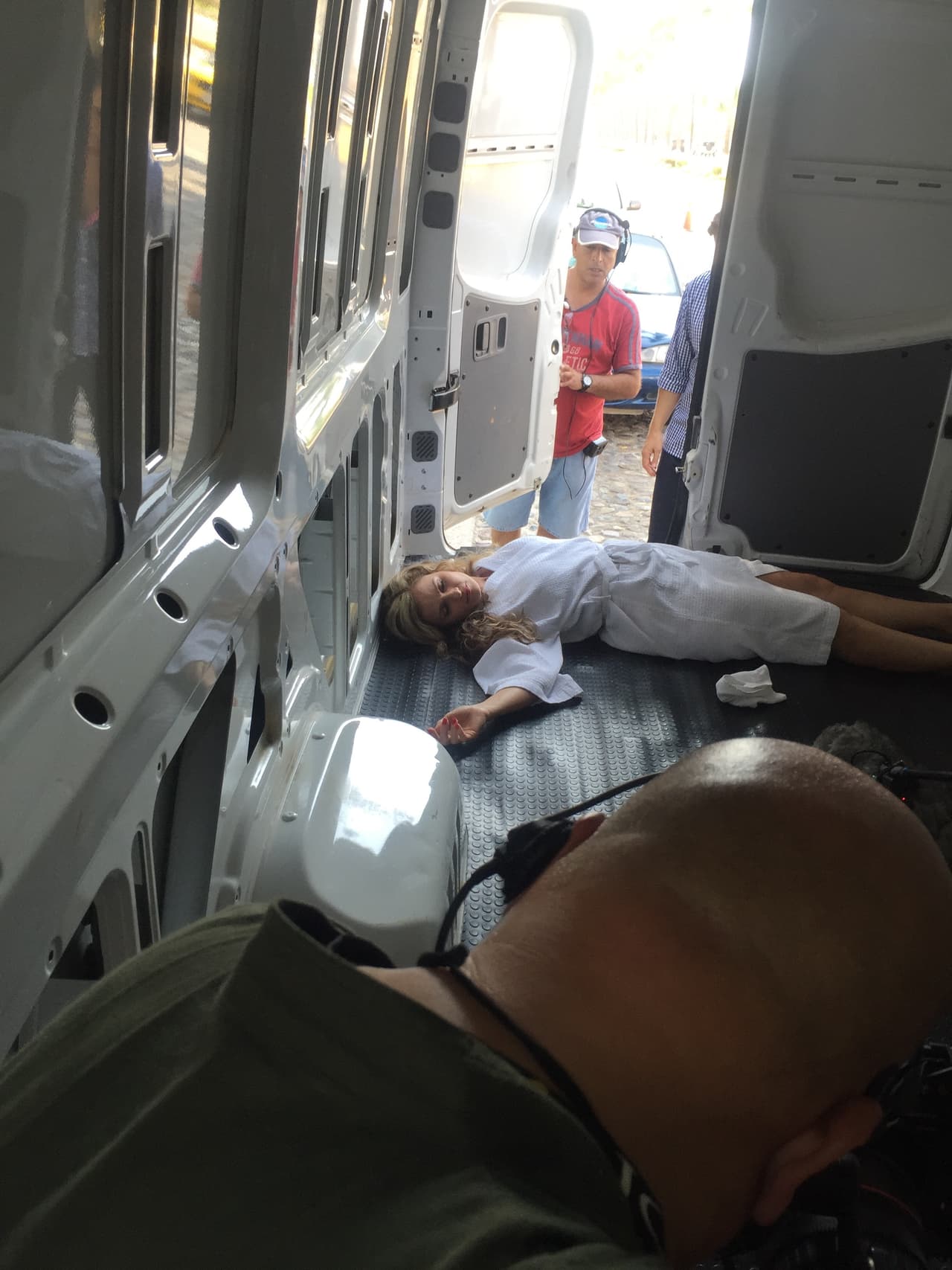 Y como Aura Cristina Geithner es muy profesional le creeímos al 100% que estaba desmayada.