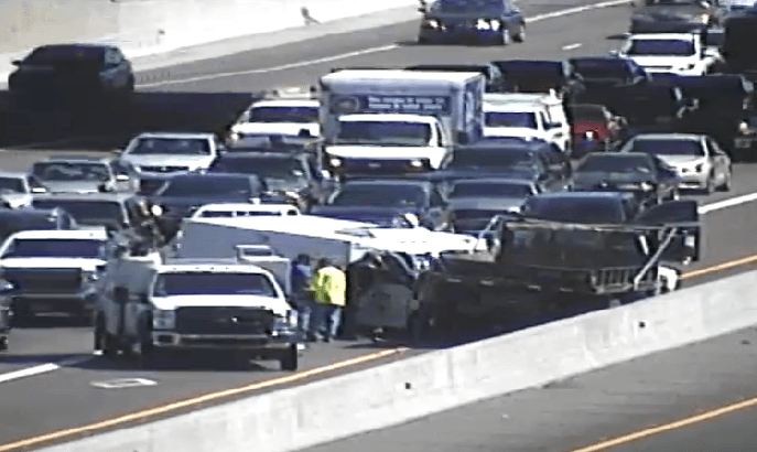 Choque en US60 involucra auto policial