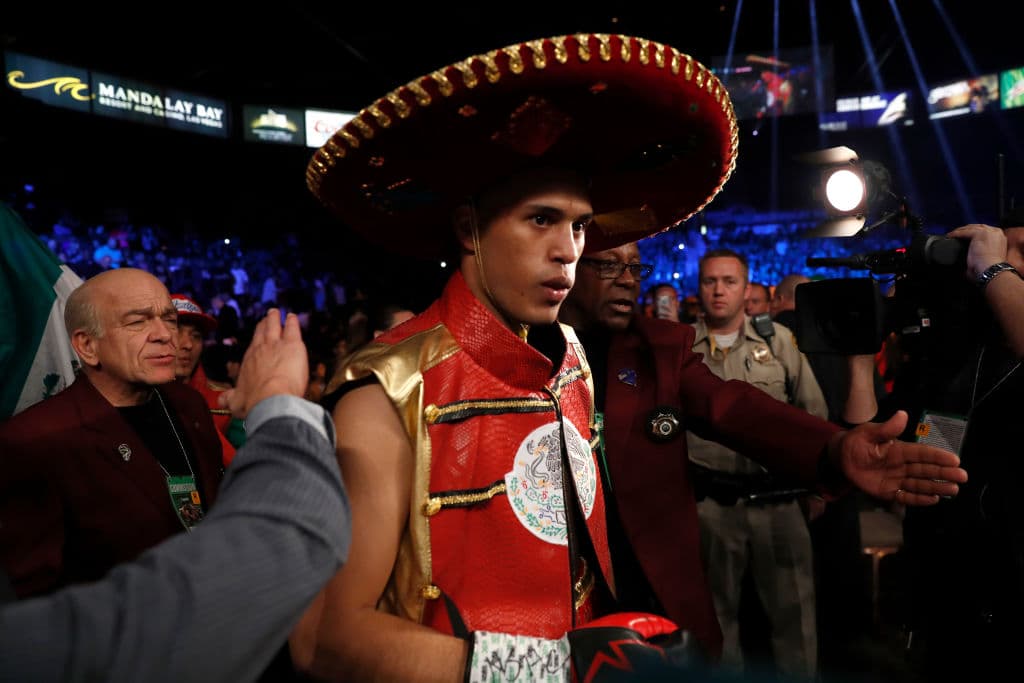 David Benavidez, el peleador más joven en la historia de los supermedianos en convertirse en campeón del mundo, no tuvo problemas para defender su invicto y su faja CMB ante Ronald Gavril.