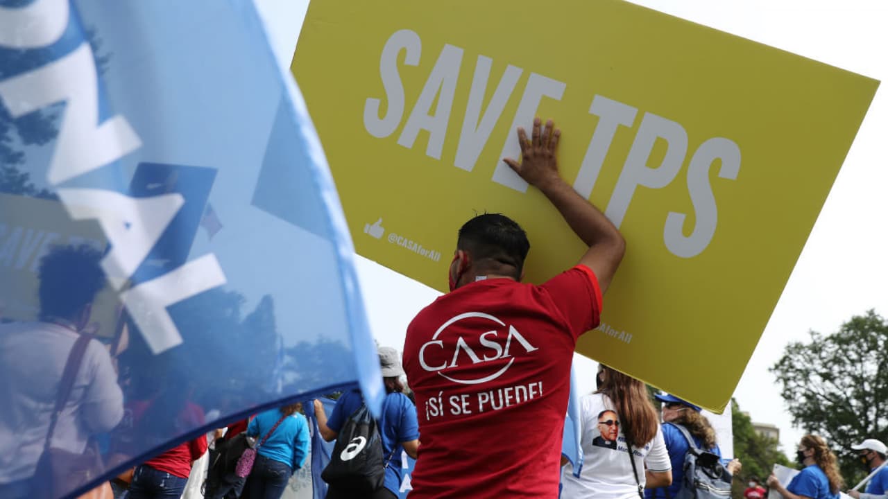 Nuevo fallo judicial permite que ciertos inmigrantes con TPS puedan pedir la residencia: estas son las condiciones