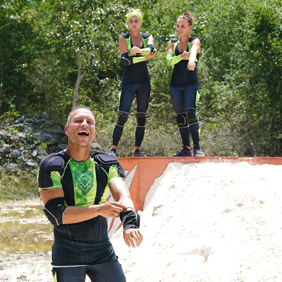 En varias ocasiones su soberbia lo cegaba, es por eso que algunos participantes lo querían fuera de la competencia.