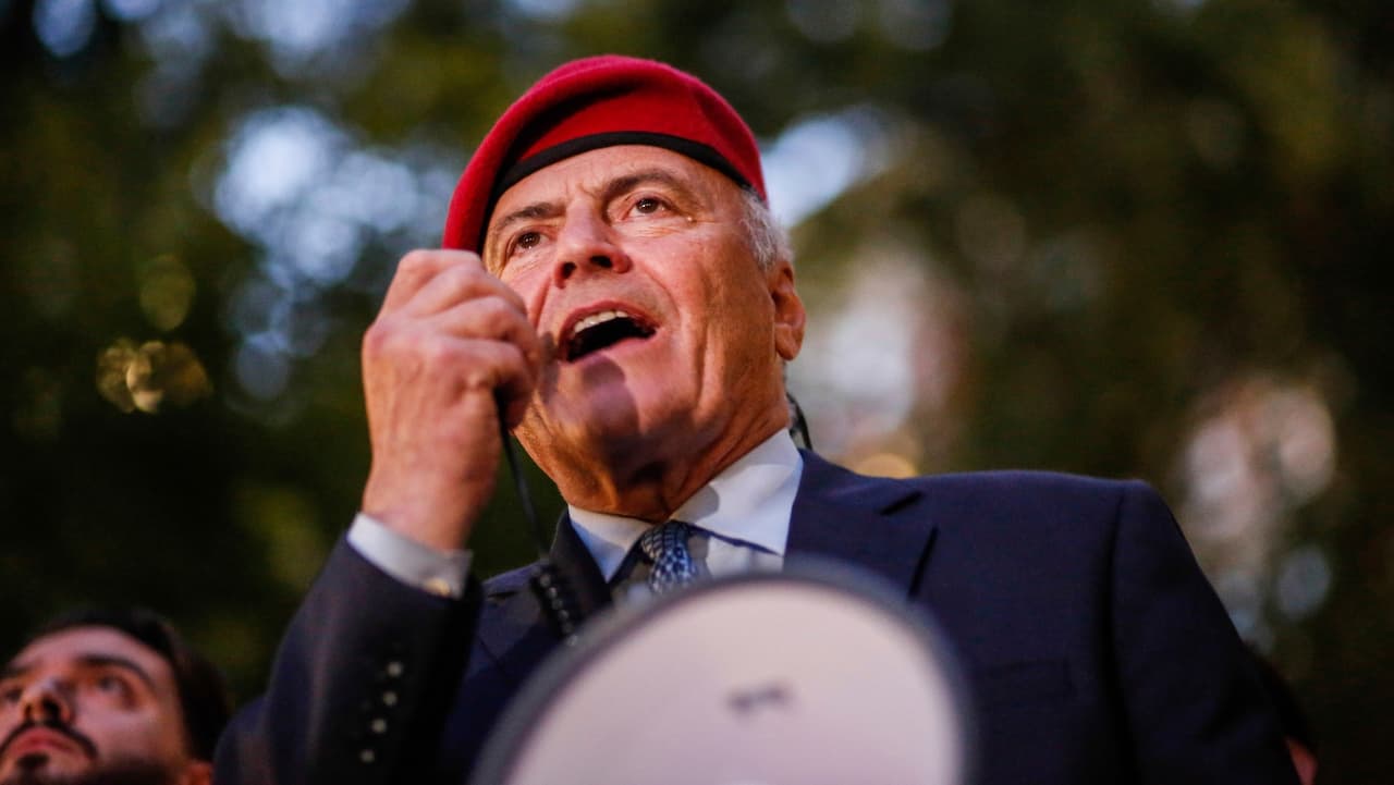 Curtis Sliwa desafía presiones y rechaza retirarse de la contienda por la alcaldía de Nueva York
