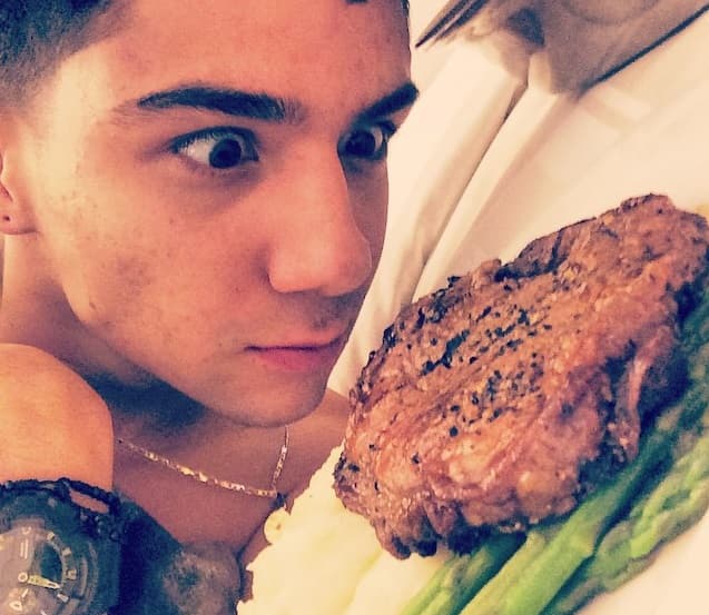 Como cuando tiene hambre y quiere devorar todo lo que se le pone enfrente.