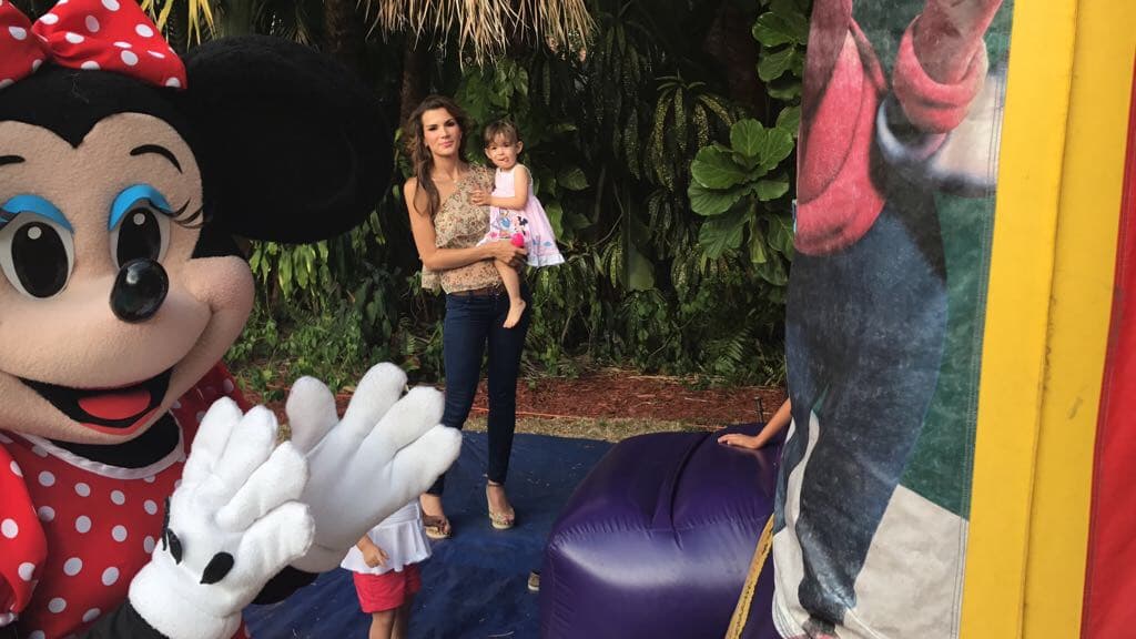 Cristy Bernal y Michelle disfrutando de la tarde.