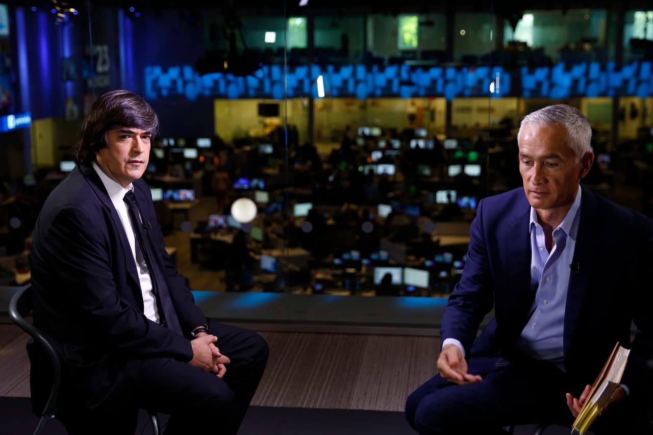 Momentos después de empezar la entrevista, Bayly cuenta que este nuevo libro ha sido el más personal y doloroso que ha escrito.