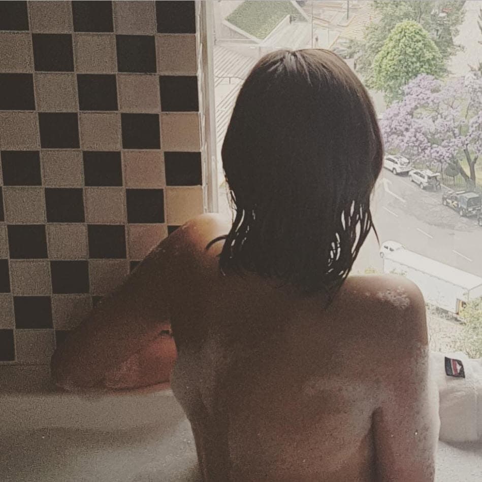 Sin duda esta fue la foto que más impactó, la cual va a compañada de la palabra "Voyerism".