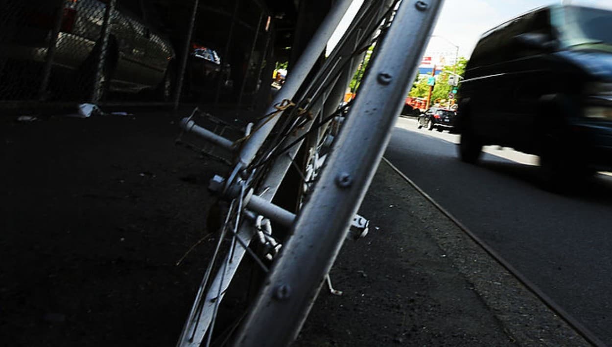 Muere un ciclista poco después de ser atropellado junto a su mascota en Laguna Beach