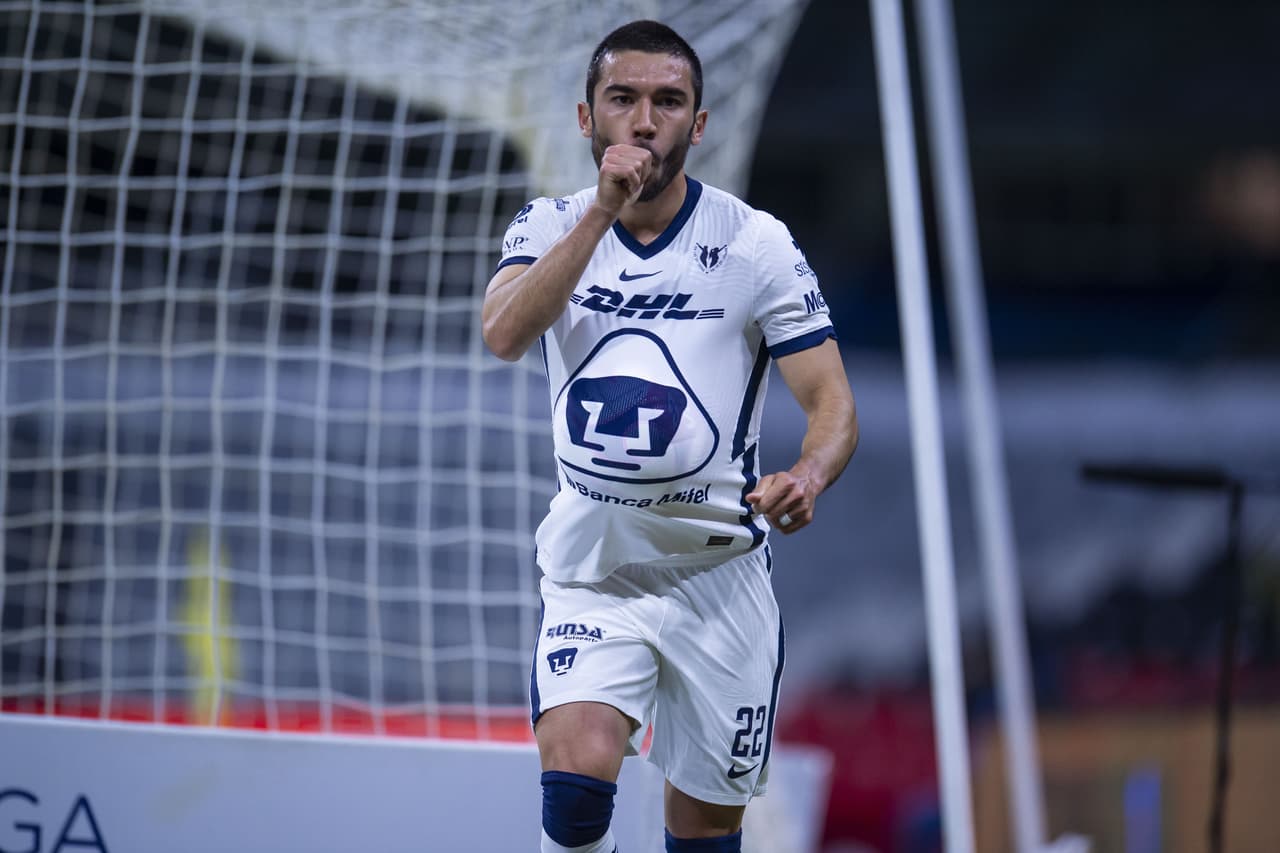A los 28’ cayó el primer gol del partido y los universitarios se ponían al frente.