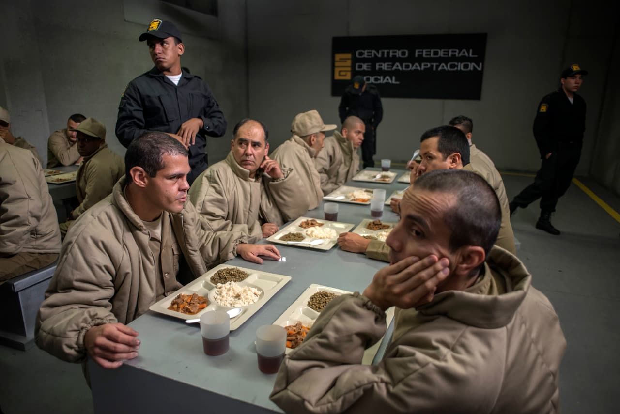 Tampoco el profesor atendió los consejos y escondió los somníferos.