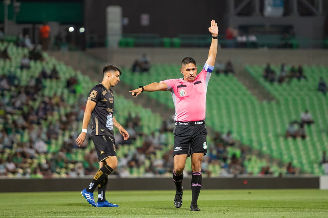 León comienza a desmotstrar el futbol que lo hizo campeón del futbol mexicano y vencen 1-2 a Santos. La Fiera escaló hasta la novena plaza y los Guerreros se mantienen en el tercer lugar.