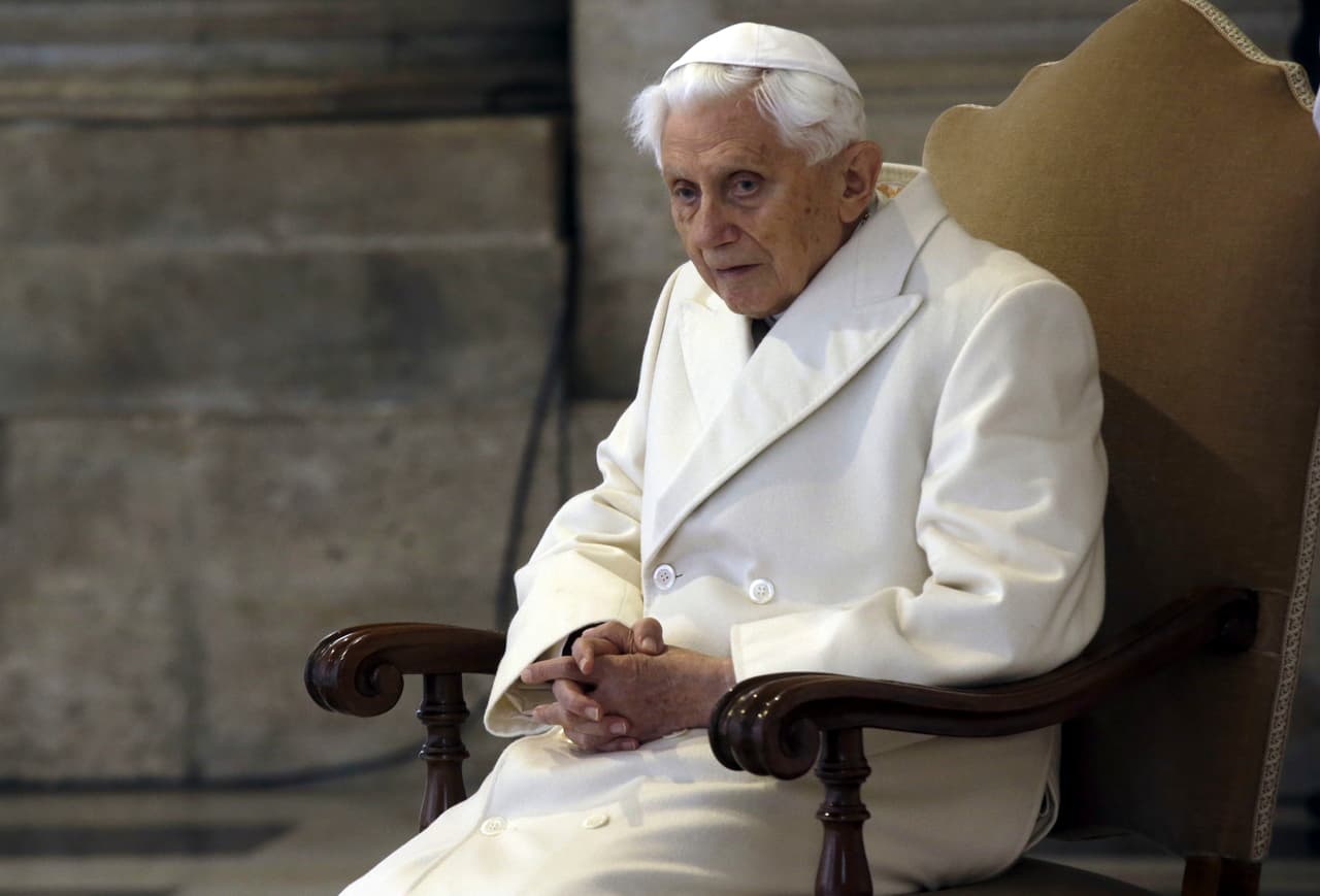 El papa emérito Benedicto XVI está "lúcido y en alerta" aunque sigue grave