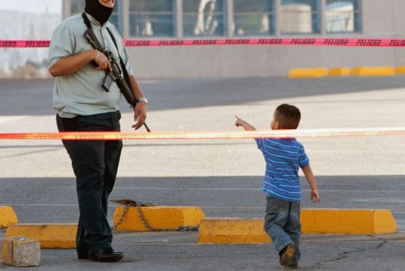 Parte del problema es que el Departamento de Seguridad Nacional asignó la tarea de entrevistar e investigar a los menores no acompañados a agentes de Aduanas y de la Patrulla Fronteriza, que carecen de experiencia sobre bienestar infantil y no están recibiendo el entrenamiento necesario, dijeron los abogados.