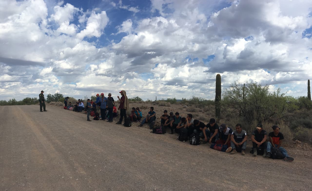Presidente Trump insiste en llegada masiva de inmigrantes por Arizona para justificar más fondos para su muro