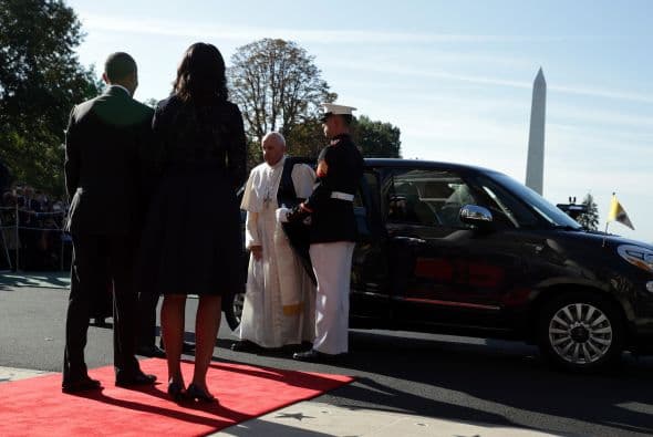 Así esperaron los Obama la llegada del pontífice para su ceremonia de bienvenida.