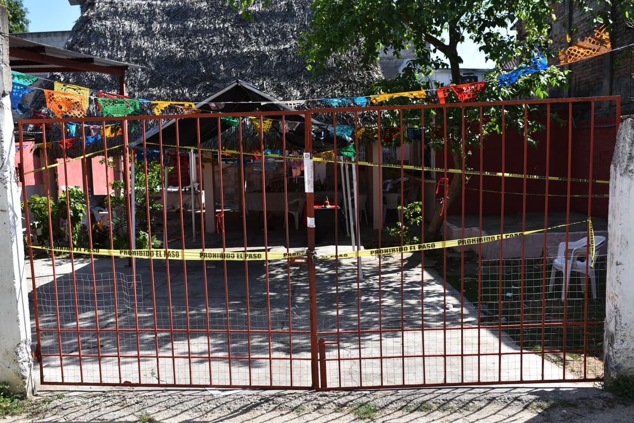 Este fue el lugar de la masacre. Aquí la familia estaba reunida el viernes por la noche. Periódicos locales citando a testigos indican que era el cumpleaños 52 de una de las mujeres de la familia. "Mataron a las viejitas que bailaban (...) Éramos como 50 (personas)", dijo una testigo que no dio su nombre pero que fue citada por Televisa.