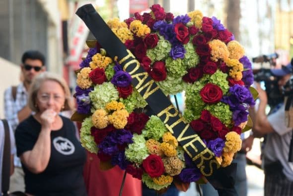 Algunos con mensajes dedicados a Rivers podían verse desde lejos.