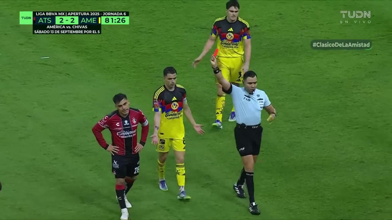 ¡Aldo Rocha se va expulsado! Hace una entrada de cárcel y deja a su equipo con diez